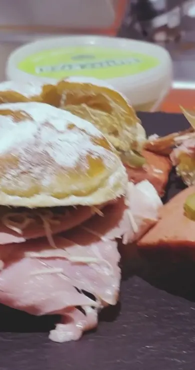 Carousel Slide Image of Kuriose Krapfen