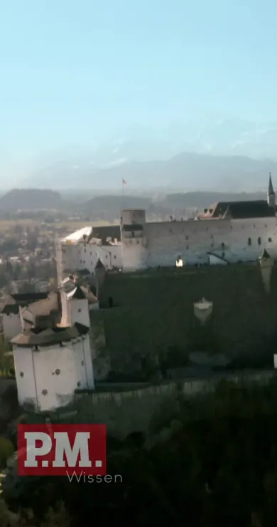 Carousel Slide Image of Geheimnisvolle Burg?  