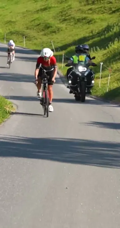 Carousel Slide Image of Top-Triathleten trotzen der Hitze