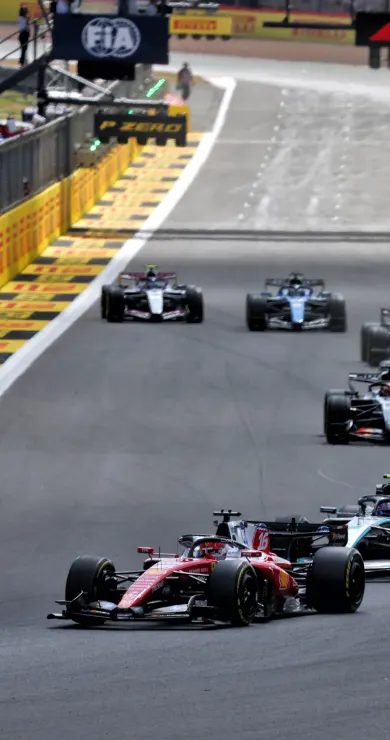Carousel Slide Image of Russell-Dusel bei Safety Car-Fehler