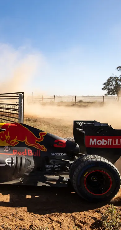 Carousel Slide Image of Ricciardo auf Roadtrip