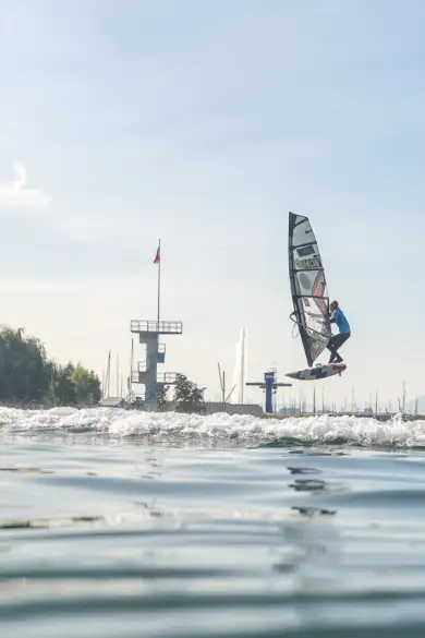 Carousel Slide Image of Surf-Action am Genfer See