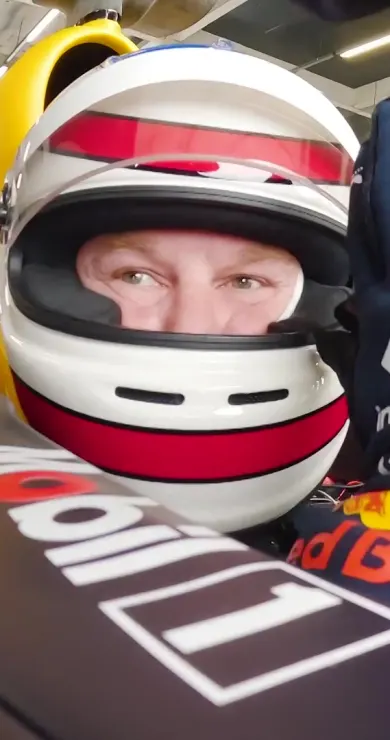 Carousel Slide Image of Horner im F1-Boliden!