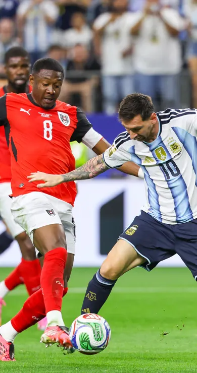 Carousel Slide Image of Schade, Burschen! Heldenhafter Kampf gegen Messi