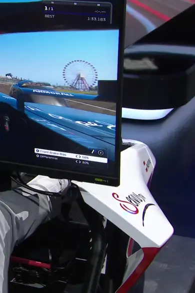 Carousel Slide Image of Suzuka im F1-Simulator