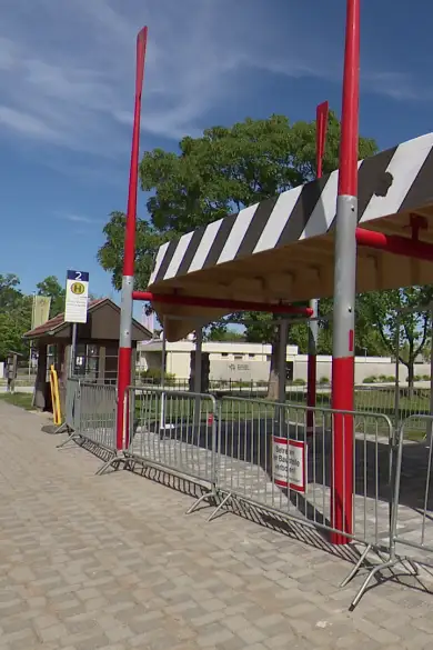 Carousel Slide Image of Wirbel um Buswartehaus für 100.000 Euro