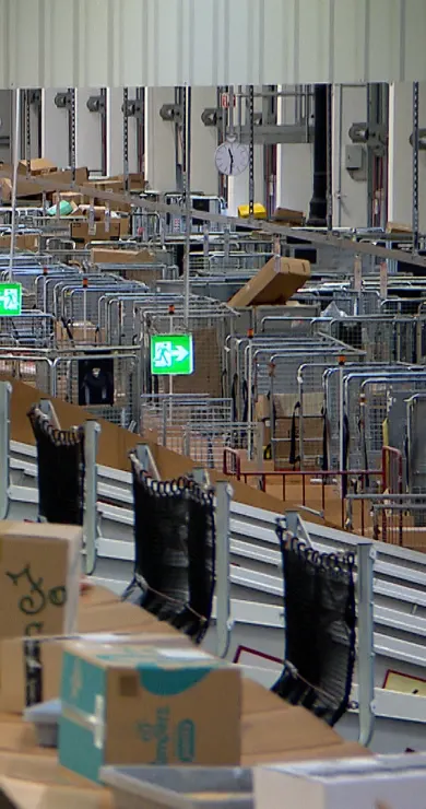 Carousel Slide Image of Zoll-Hammer: So teuer wird jetzt Online-Shoppen