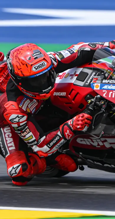 Carousel Slide Image of Packendes Ducati-Duell!
