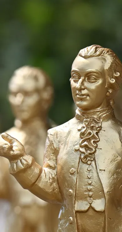 Carousel Slide Image of Goldene Mozarts im Mirabellgarten