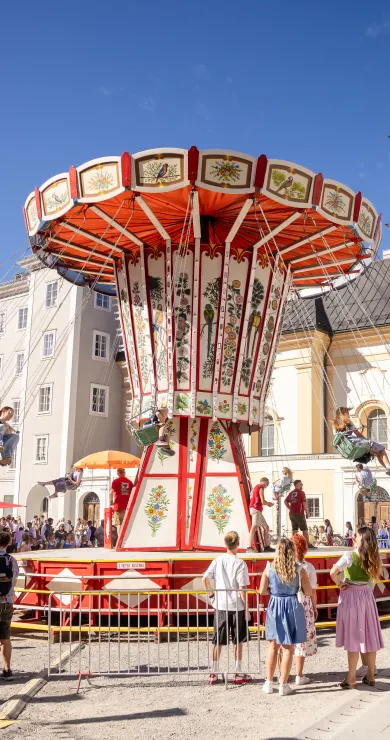 Carousel Slide Image of Salzburger Rupertikirtag eröffnet