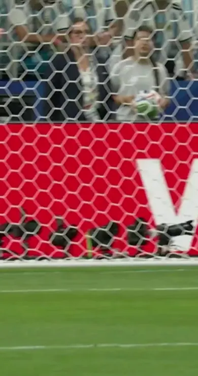 Carousel Slide Image of Wieder Messi - Alaba rettet! | Minute 31