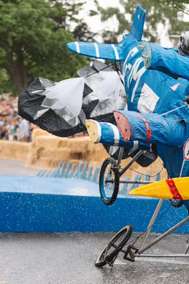 Carousel Slide Image of Red Bull Seifenkistenrennen: 50 verrückte Crashes