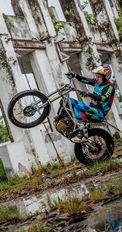 Carousel Slide Image of Dougie Lampkin: Wheelie Man