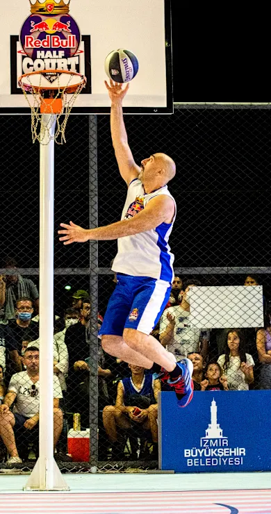 Carousel Slide Image of Bir Sokak Basketbolu Belgeseli: Saha Senin