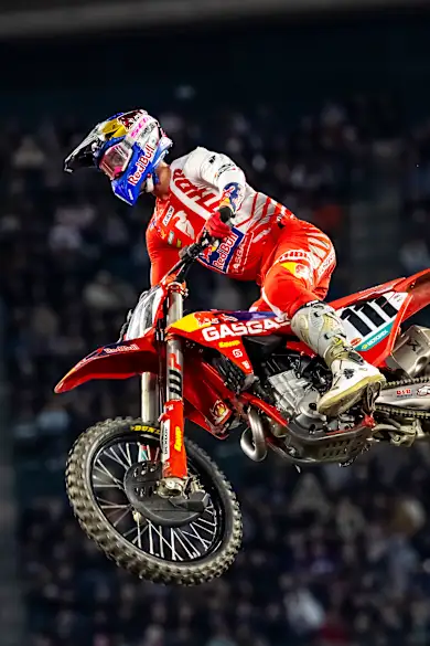Carousel Slide Image of Jorge Prado: Under the Lights