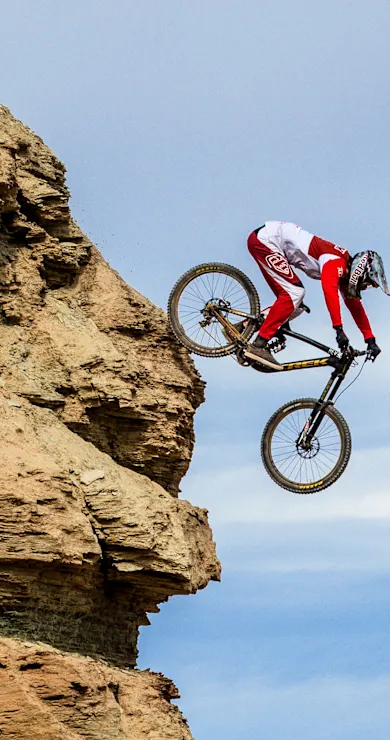 Carousel Slide Image of Heavy lines and desert drops