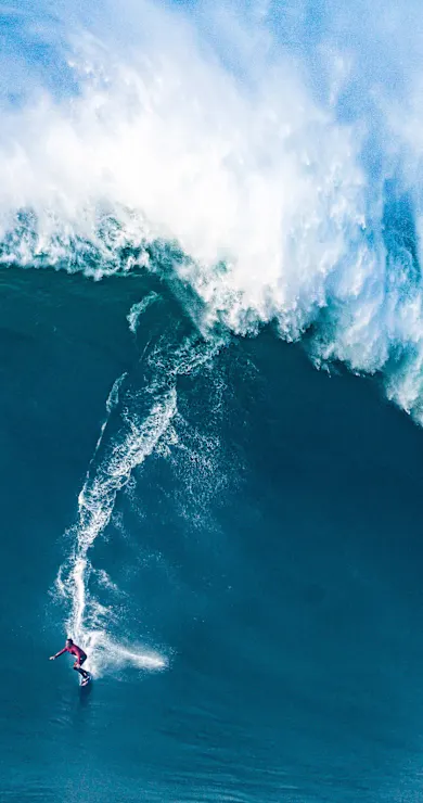 Carousel Slide Image of „Gigantes de Nazaré"