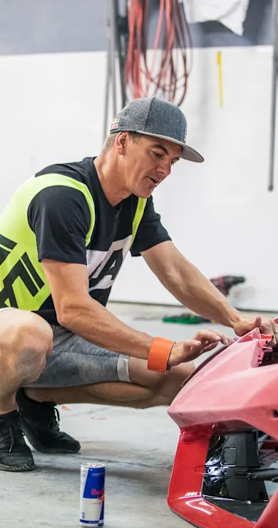 Carousel Slide Image of 第3話: 夢のマシンを初テスト