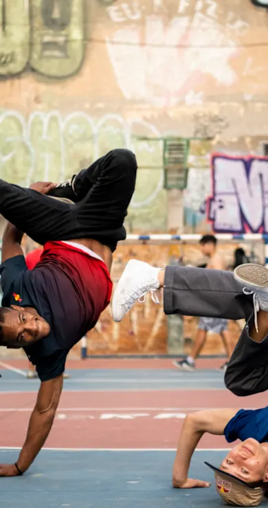 Carousel Slide Image of Neguin shows Kastet the city of São Paulo