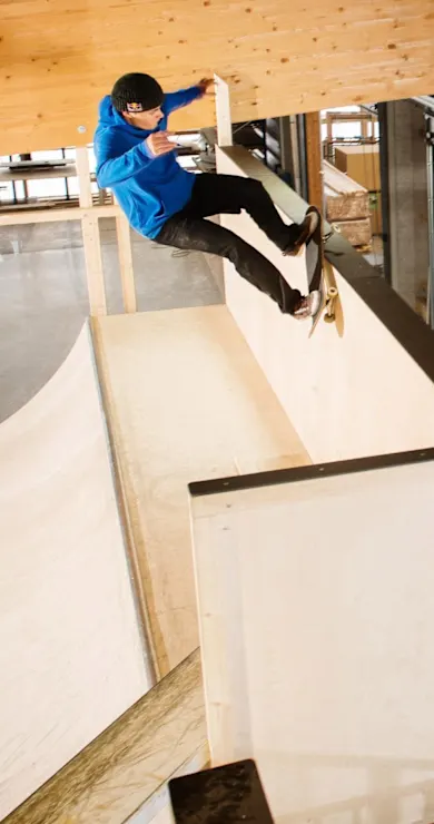 Carousel Slide Image of Das making of "Warehouse Paradise"