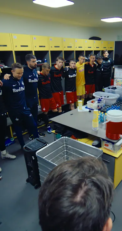 Carousel Slide Image of Unter den Top 16 Teams