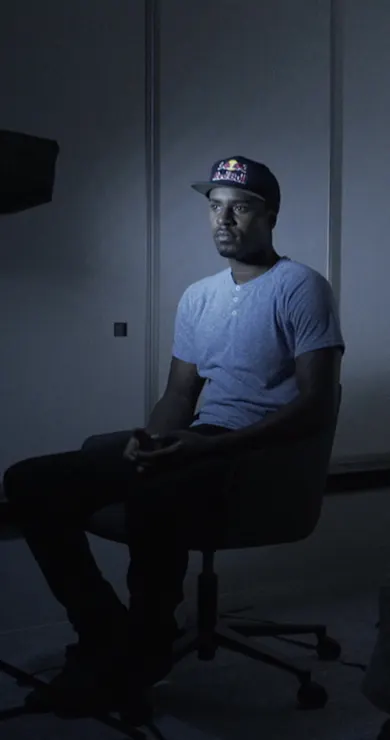 Carousel Slide Image of 第1話: 戦いの原点