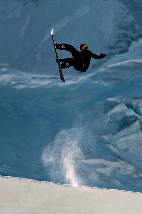 Scotty James opens the halfpipe season in Laax