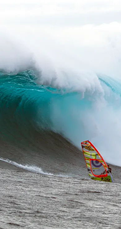 Carousel Slide Image of Die Wellen der Pedra Branca