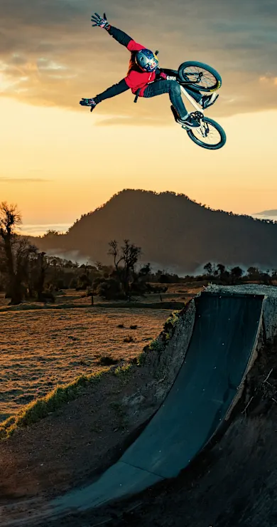 Carousel Slide Image of Entre volcanoes