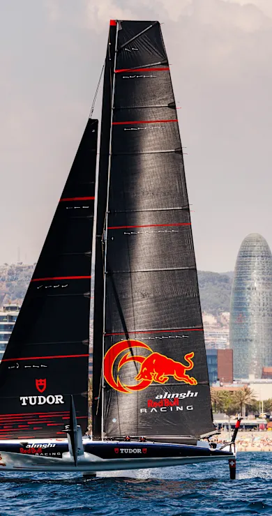 Carousel Slide Image of Braving difficult weather in the race to the final