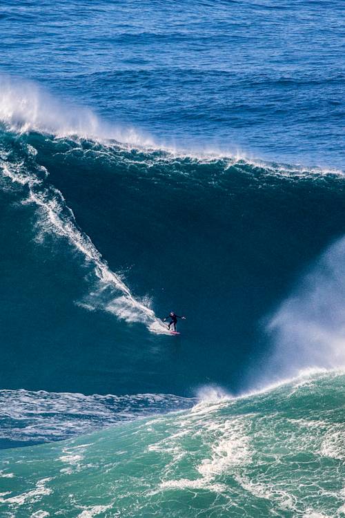 Hurricane Epsilon swell in Nazaré