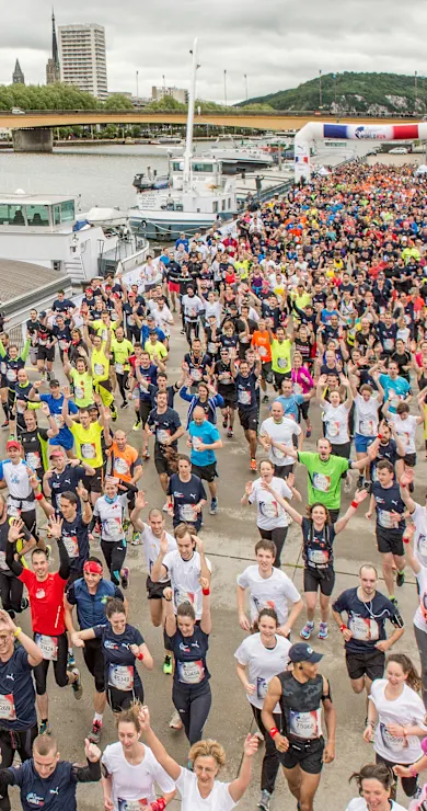 Carousel Slide Image of Wings for Life World Run