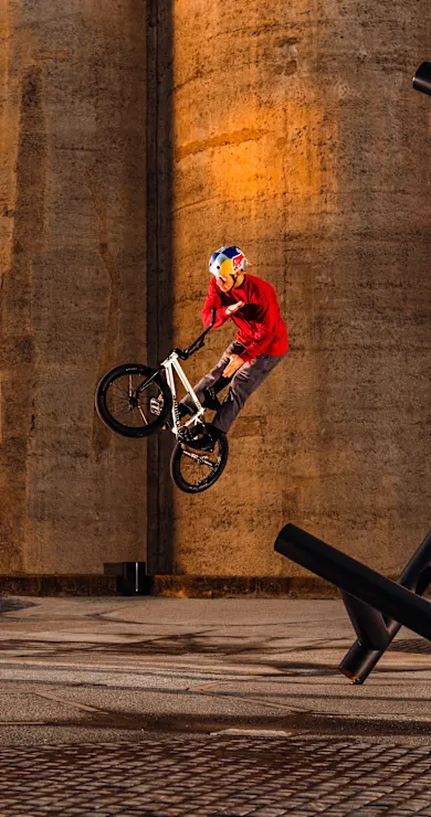 Carousel Slide Image of Shapes in the City: BMX, Şehir ve Fotoğraf...