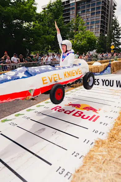 Carousel Slide Image of Red Bull Seifenkistenrennen: 50 schnellste Runs