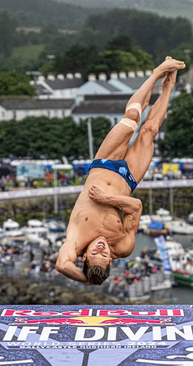 Carousel Slide Image of EN DIRECT – Red Bull Cliff Diving Causeway Coast