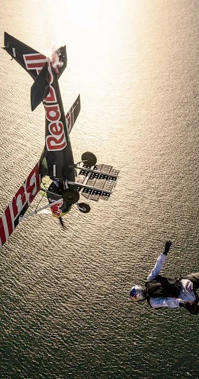 Carousel Slide Image of Plane Swap | Das Replay