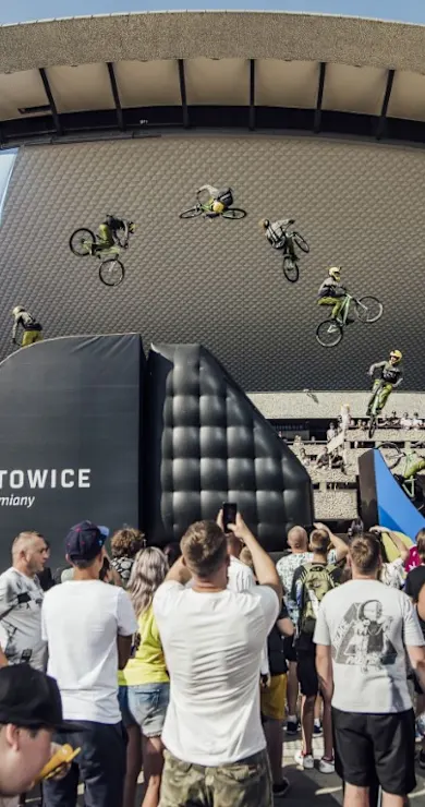 Carousel Slide Image of Red Bull Roof Ride 2023: live stream – finale