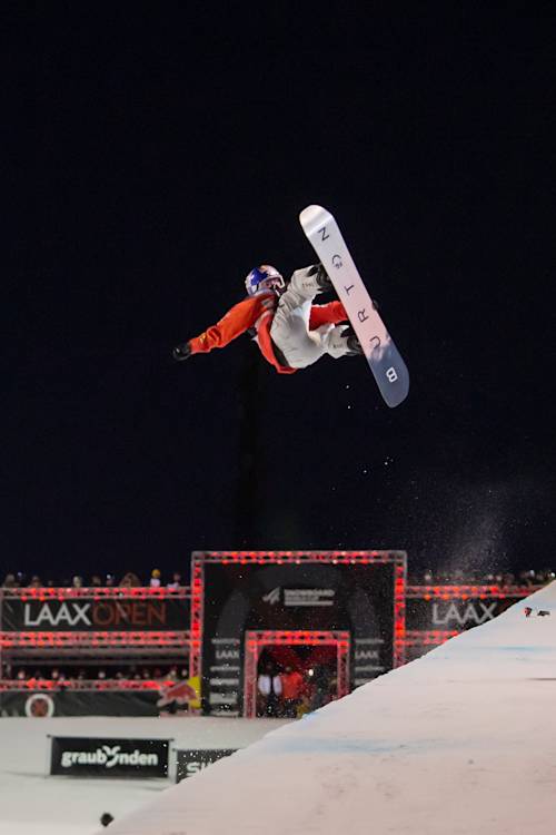 Snowboard Halfpipe presented by The Bomb Hole