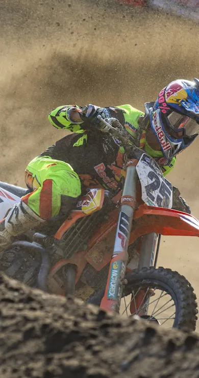 Carousel Slide Image of Peaking