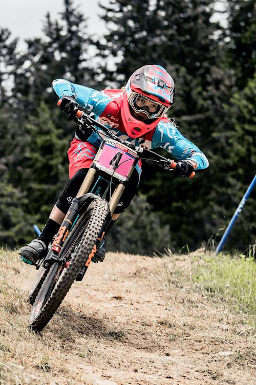 Women's DHI Riders to Watch