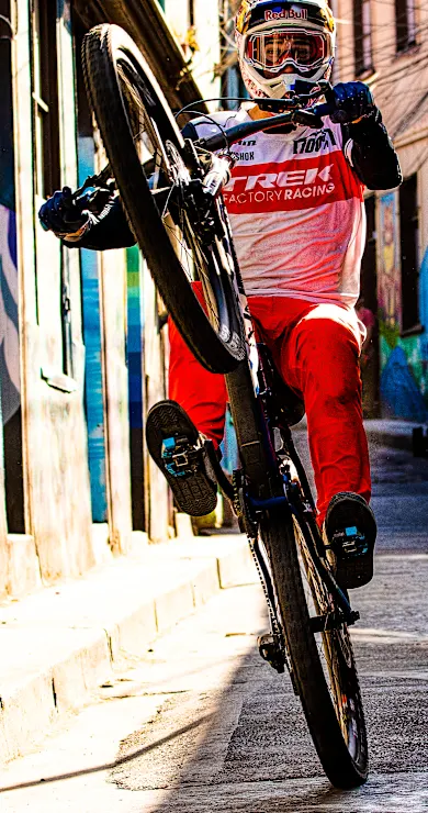 Carousel Slide Image of ペドロ・バーンズPOV