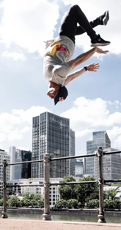 Carousel Slide Image of Keď bežíž dozadu