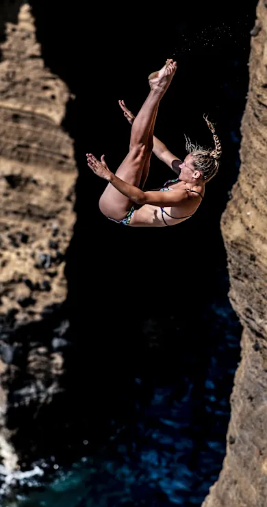 Carousel Slide Image of Top 3 women's dives from the Azores