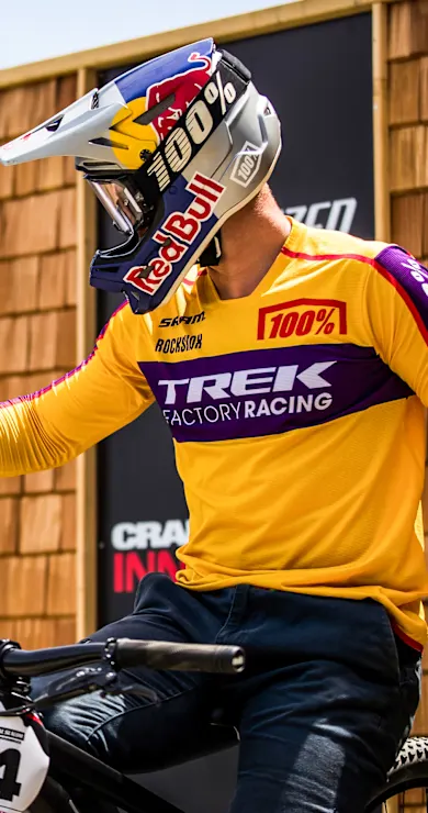 Carousel Slide Image of Men's Dual Slalom winning run – Innsbruck