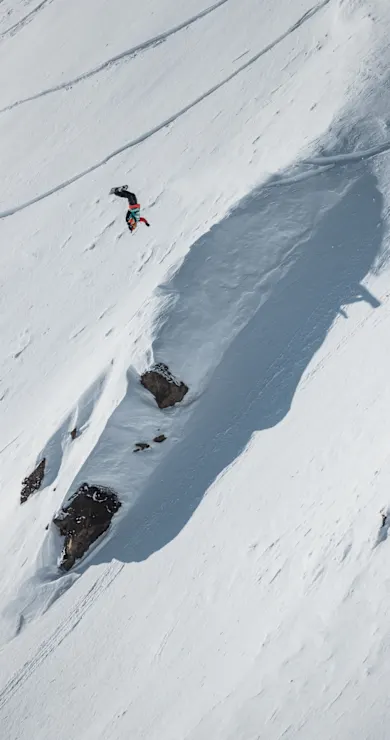 Carousel Slide Image of Victor De Le Rue's winning snowboard run – Hakuba