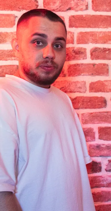 Carousel Slide Image of Red Bull 64 Bars Kamera Arkası: EVA