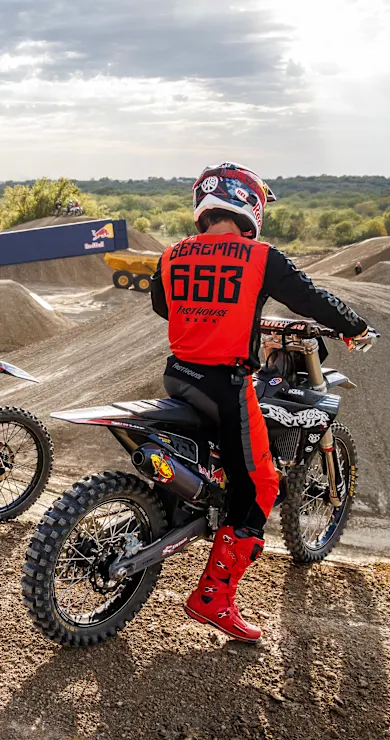 Carousel Slide Image of MX Freeride team battle