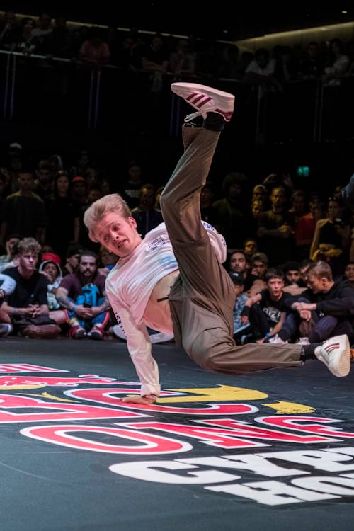 B-boys semi-final 2: Shane vs Timbo