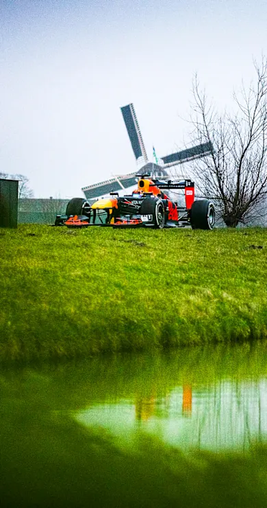 Carousel Slide Image of Entre bastidores en los Países Bajos