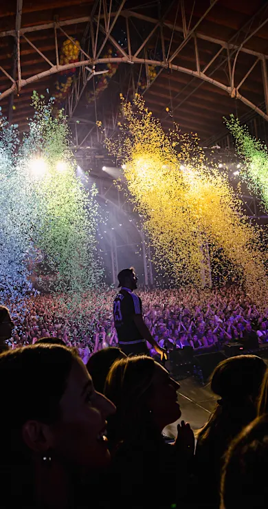 Carousel Slide Image of Showtag